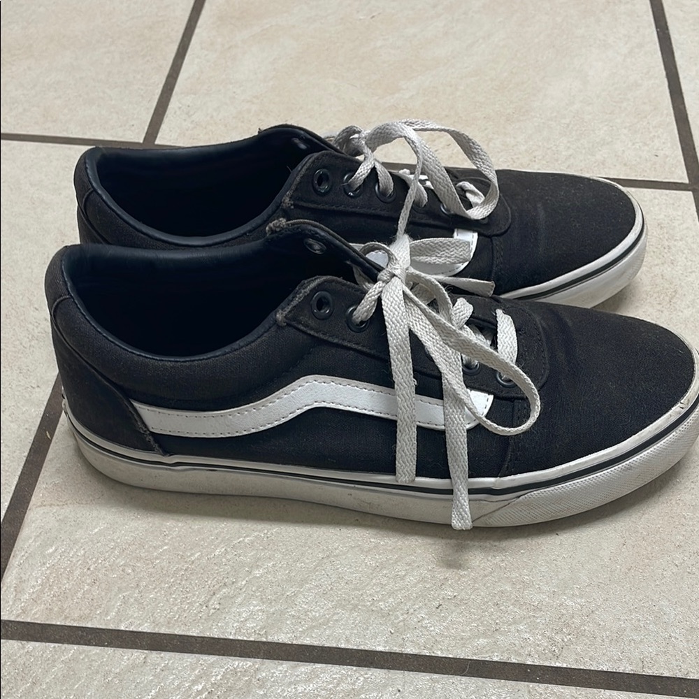 Vans Women’s Black and White Old Skool Sneakers/ Shoes 8.5